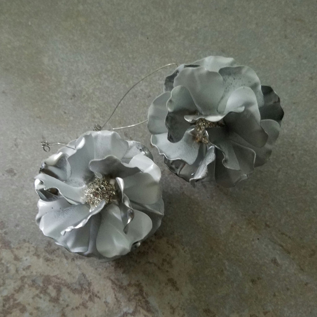White and Silver Puff Flower Ornament