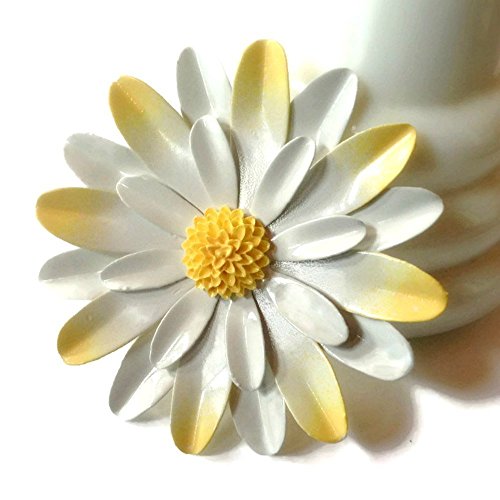 Large White and Yellow Brooch Daisy