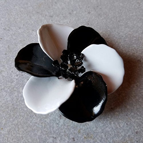 Black and Whitel Flower Brooch