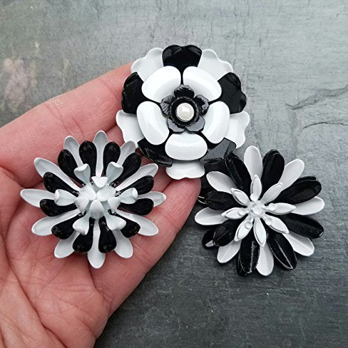 Alternating Black and White Magnets